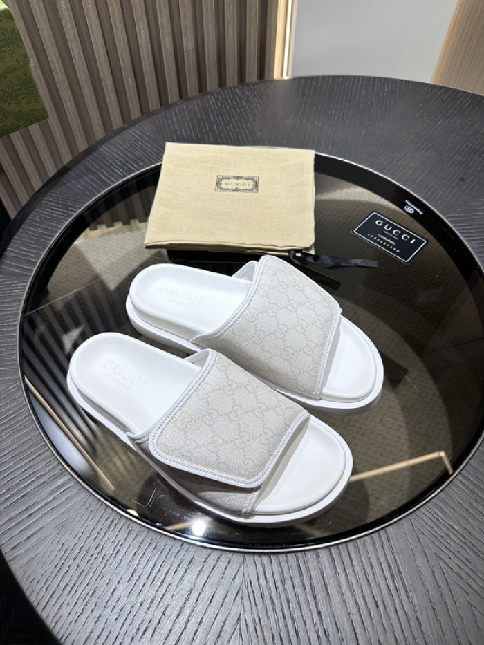 G DESIGNER SLIPPERS