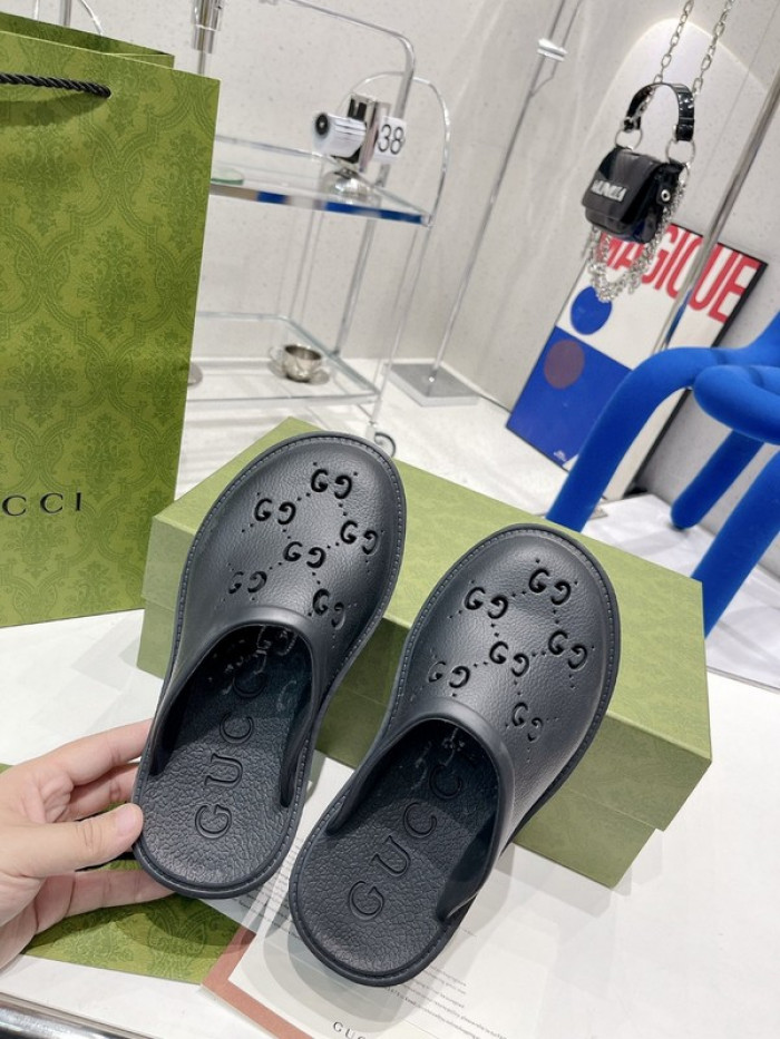 G DESIGNER SLIPPERS