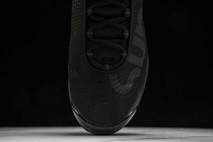 S*p*e x nk air max dn  fz4044-001
