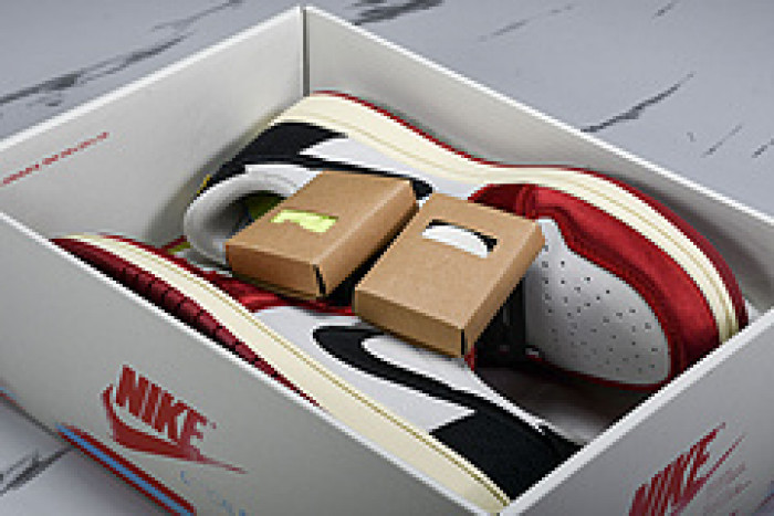 Jordan 1 Retro Low OG Trophy Room Away  FN0432-100