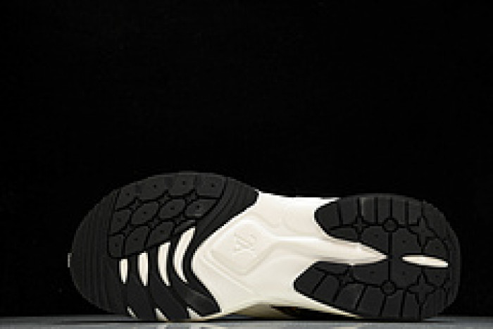 L&V SNEAKERS