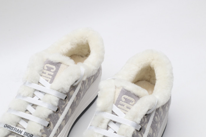 D designer sneaker