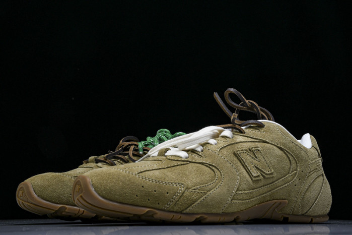 New Balance Mi­u
