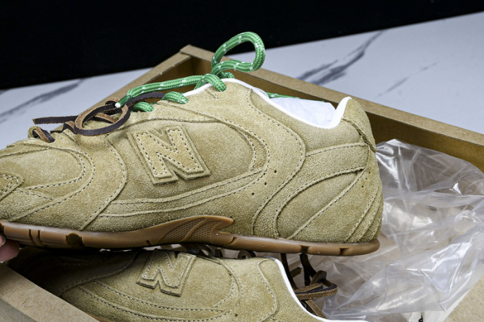 New Balance Mi­u