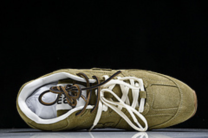 New Balance Mi­u
