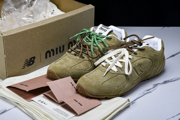 New Balance Mi­u