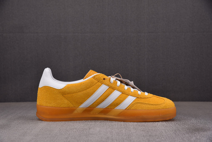 Ad Gazelle Indoor Orange Peel White HQ8716