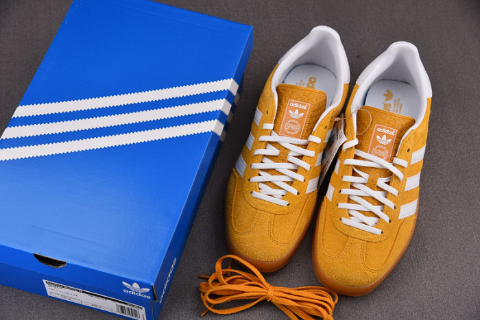 Ad Gazelle Indoor Orange Peel White HQ8716